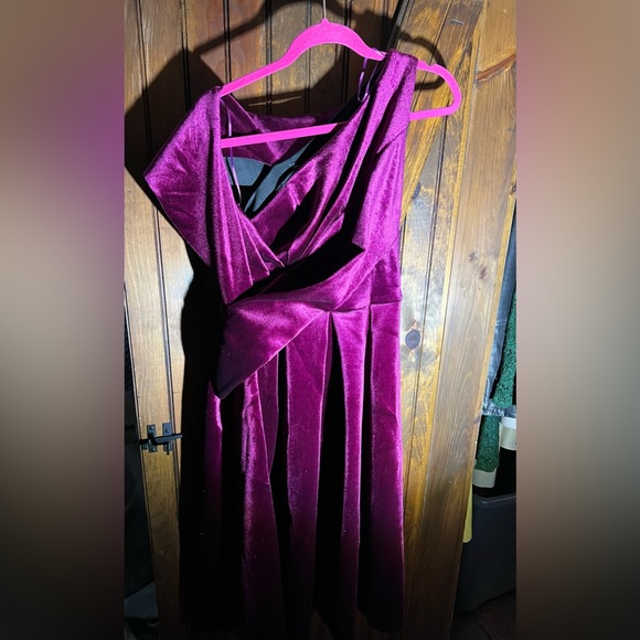 ASOS Design Velvet Dress - Picture 6 of 6